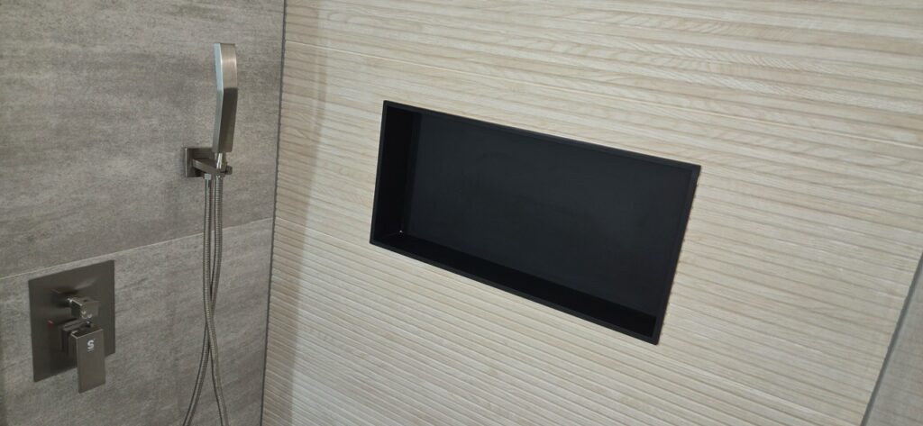 Gallery Newly remodeled bathroom with tiled shower and built-in shelf by Perfectum Construction & Plumbing